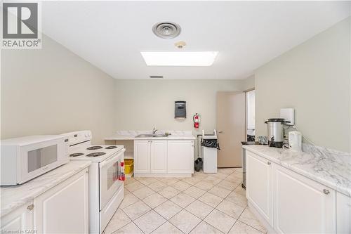 1580 Mississauga Valley Boulevard Unit# 1901, Mississauga, ON - Indoor Photo Showing Laundry Room