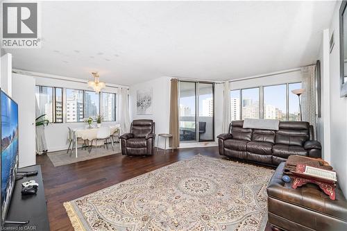 1580 Mississauga Valley Boulevard Unit# 1901, Mississauga, ON - Indoor Photo Showing Living Room