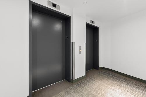 Ascenseur - 1104-1900 Boul. Du Souvenir, Laval (Chomedey), QC - Indoor Photo Showing Other Room