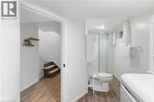 18 Flanders Avenue, St. Catharines, ON - Indoor Photo Showing Bathroom