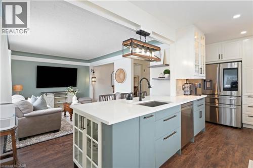 18 Flanders Avenue, St. Catharines, ON - Indoor Photo Showing Kitchen