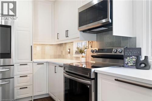 18 Flanders Avenue, St. Catharines, ON - Indoor Photo Showing Kitchen With Stainless Steel Kitchen With Upgraded Kitchen