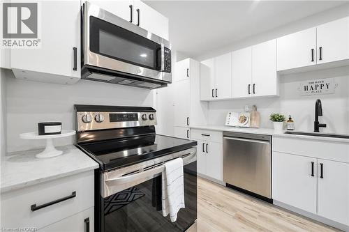 17 Old Pine Trail Unit# 150, St. Catharines, ON - Indoor Photo Showing Kitchen With Stainless Steel Kitchen