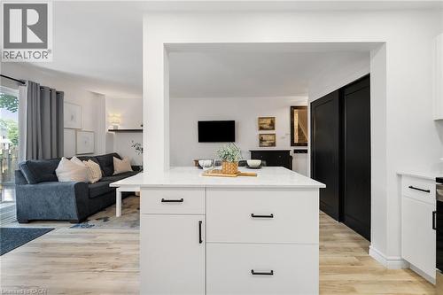 17 Old Pine Trail Unit# 150, St. Catharines, ON - Indoor Photo Showing Living Room