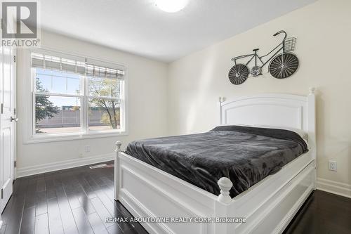 1073 North Service Road, Hamilton, ON - Indoor Photo Showing Bedroom