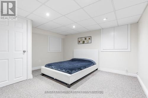 1073 North Service Road, Hamilton, ON - Indoor Photo Showing Bedroom