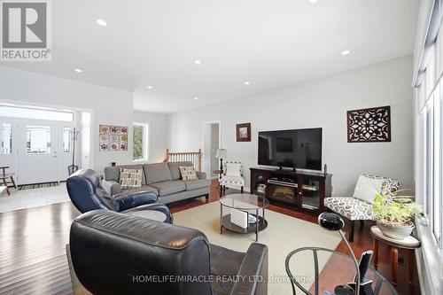112060 11Th Line, East Garafraxa, ON - Indoor Photo Showing Living Room