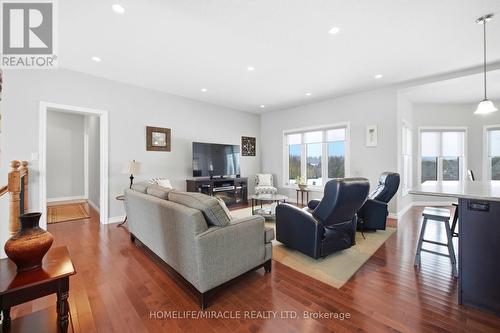 112060 11Th Line, East Garafraxa, ON - Indoor Photo Showing Living Room