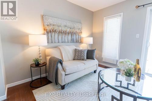 1319 Countrystone Drive, Kitchener, ON - Indoor Photo Showing Living Room