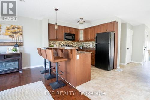 1319 Countrystone Drive, Kitchener, ON - Indoor Photo Showing Kitchen