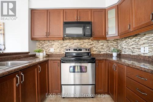 1319 Countrystone Drive, Kitchener, ON - Indoor Photo Showing Kitchen