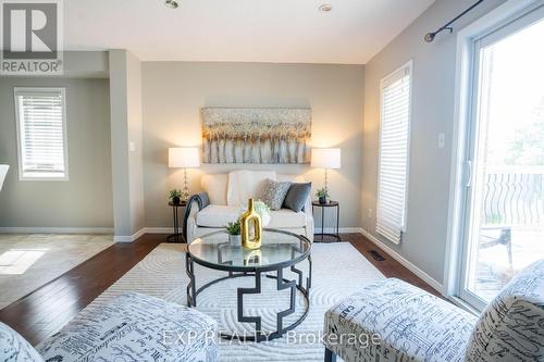 1319 Countrystone Drive, Kitchener, ON - Indoor Photo Showing Living Room