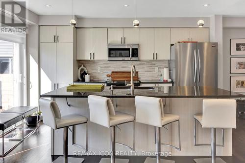 262 Grovehill Crescent, Kitchener, ON - Indoor Photo Showing Kitchen With Upgraded Kitchen