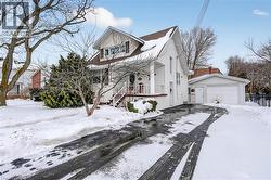 110 LIVINGSTON Avenue  Grimsby, ON L3M 1L6