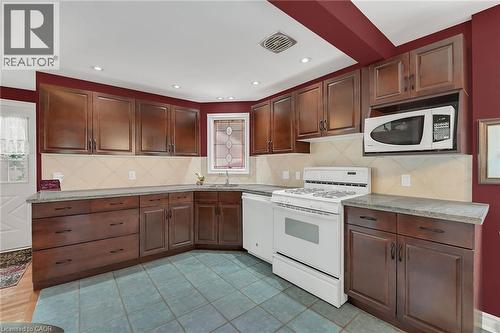 110 Livingston Avenue, Grimsby, ON - Indoor Photo Showing Kitchen