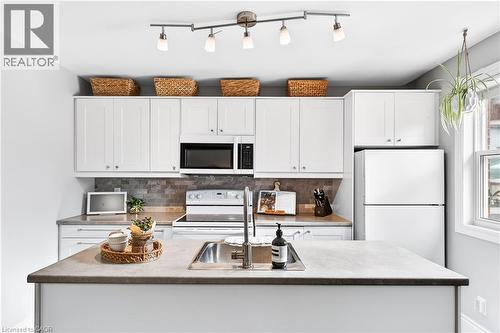 447 Herkimer Street, Hamilton, ON - Indoor Photo Showing Kitchen