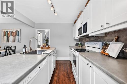 447 Herkimer Street, Hamilton, ON - Indoor Photo Showing Kitchen