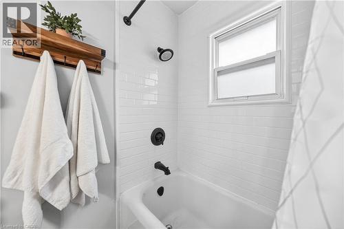 447 Herkimer Street, Hamilton, ON - Indoor Photo Showing Bathroom