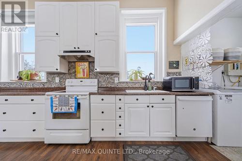 825 Airport Parkway, Belleville (Belleville Ward), ON - Indoor Photo Showing Kitchen