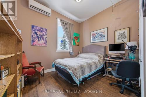 825 Airport Parkway, Belleville (Belleville Ward), ON - Indoor Photo Showing Bedroom