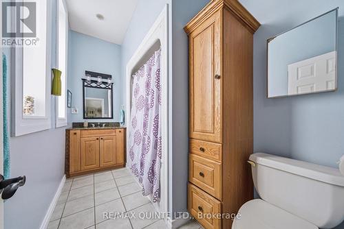 825 Airport Parkway, Belleville (Belleville Ward), ON - Indoor Photo Showing Bathroom