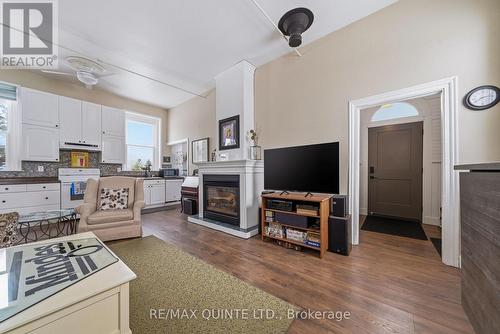 825 Airport Parkway, Belleville (Belleville Ward), ON - Indoor With Fireplace