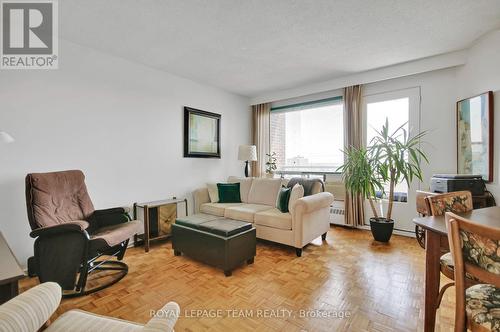 Living Room / Dining Room - 708 - 20 Chesterton Drive, Ottawa, ON - Indoor Photo Showing Living Room