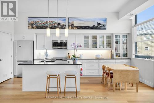 211 - 345 St Denis Street, Ottawa, ON - Indoor Photo Showing Kitchen With Upgraded Kitchen
