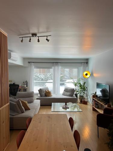 Living room - 110-7060 Rue Hutchison, Montréal (Villeray/Saint-Michel/Parc-Extension), QC - Indoor Photo Showing Living Room