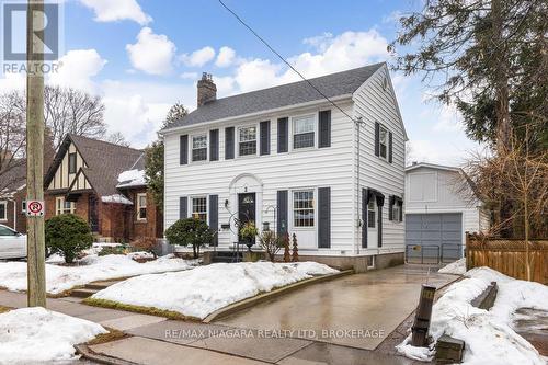 2 GARDINER PLACE  St. Catharines (Downtown), ON L2R 1Y8