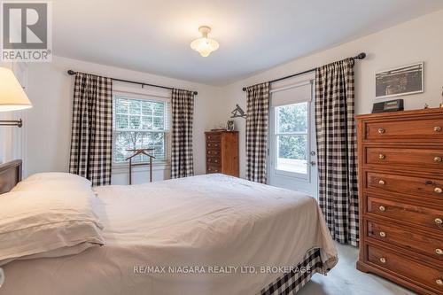 2 Gardiner Place, St. Catharines (Downtown), ON - Indoor Photo Showing Bedroom