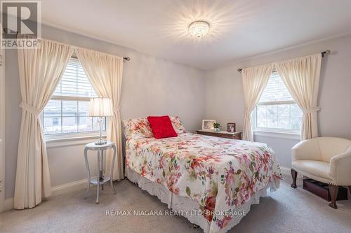 2 Gardiner Place, St. Catharines (Downtown), ON - Indoor Photo Showing Bedroom