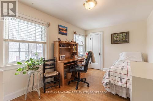 2 Gardiner Place, St. Catharines (Downtown), ON - Indoor