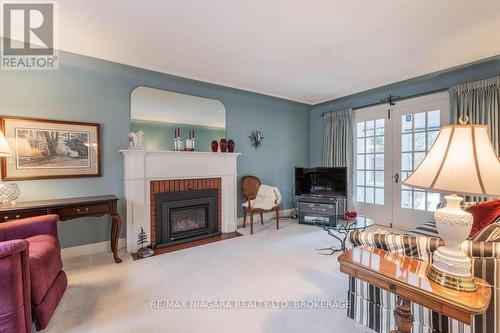2 Gardiner Place, St. Catharines (Downtown), ON - Indoor Photo Showing Living Room With Fireplace