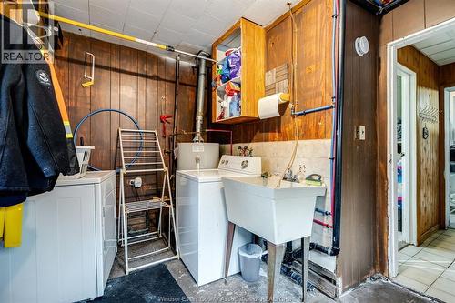 672 Talbot Road, Maidstone, ON - Indoor Photo Showing Laundry Room