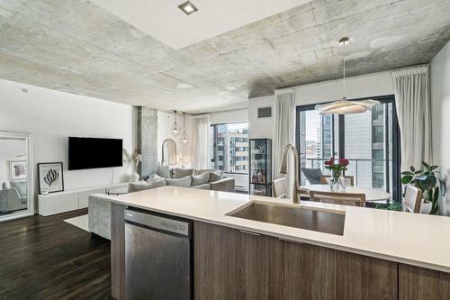 Cuisine - 1204-1085 Rue Smith, Montréal (Le Sud-Ouest), QC - Indoor Photo Showing Kitchen With Upgraded Kitchen
