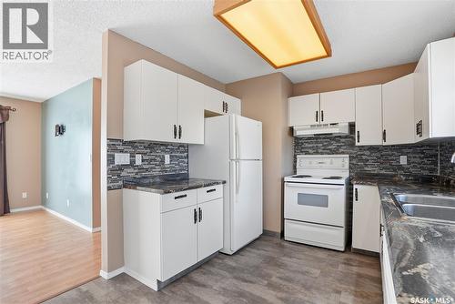 538 Bowman Lane, Saskatoon, SK - Indoor Photo Showing Kitchen With Double Sink