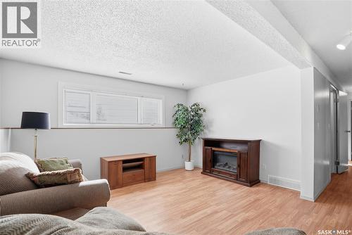 538 Bowman Lane, Saskatoon, SK - Indoor Photo Showing Living Room