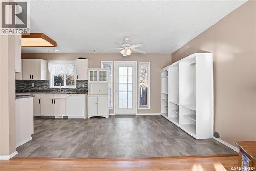 538 Bowman Lane, Saskatoon, SK - Indoor Photo Showing Kitchen With Double Sink