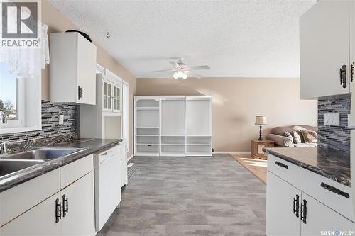 538 Bowman Lane, Saskatoon, SK - Indoor Photo Showing Kitchen With Double Sink