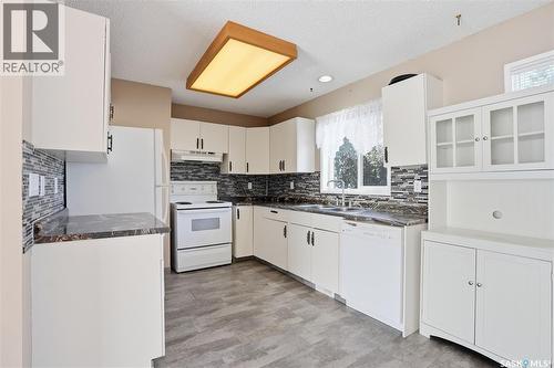 538 Bowman Lane, Saskatoon, SK - Indoor Photo Showing Kitchen With Double Sink