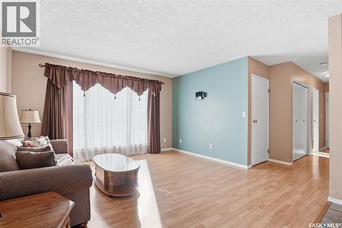 538 Bowman Lane, Saskatoon, SK - Indoor Photo Showing Living Room