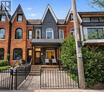 223 1/2 BORDEN STREET  Toronto, ON M5S 2N5