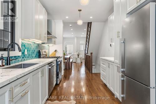 223 1/2 Borden Street, Toronto, ON - Indoor Photo Showing Kitchen With Upgraded Kitchen