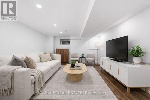 223 1/2 Borden Street, Toronto, ON - Indoor Photo Showing Living Room