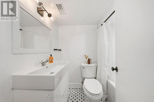 223 1/2 Borden Street, Toronto, ON - Indoor Photo Showing Bathroom