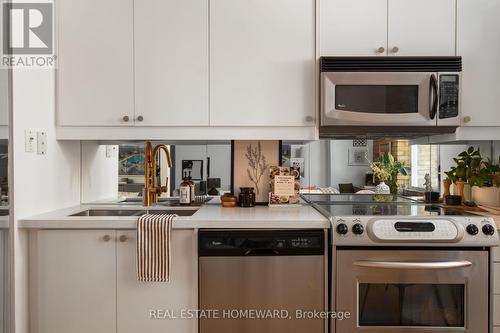 321 - 955 Queen Street W, Toronto, ON - Indoor Photo Showing Kitchen With Double Sink