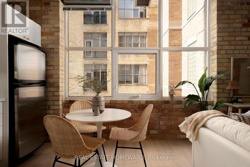 321 - 955 Queen Street W, Toronto, ON - Indoor Photo Showing Dining Room