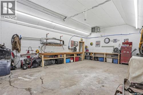 408 1St Street S, Waldheim, SK - Indoor Photo Showing Garage