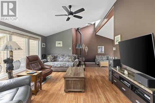 1856 F & G Line Rd, Richards Landing, ON - Indoor Photo Showing Living Room